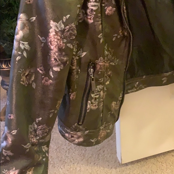 Jacket - Picture 3 of 4